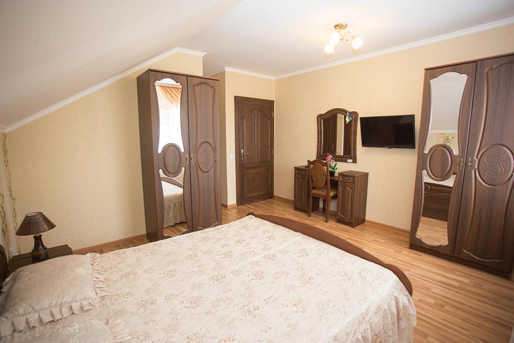 Goldenluxe Hotel Beregszász Kültér fotó