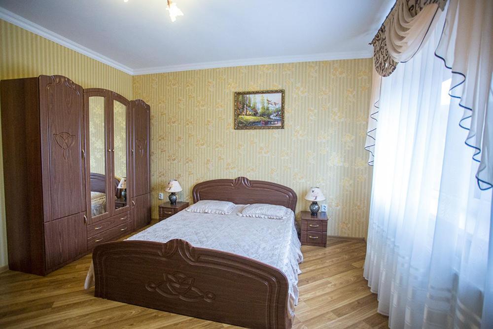 Goldenluxe Hotel Beregszász Kültér fotó