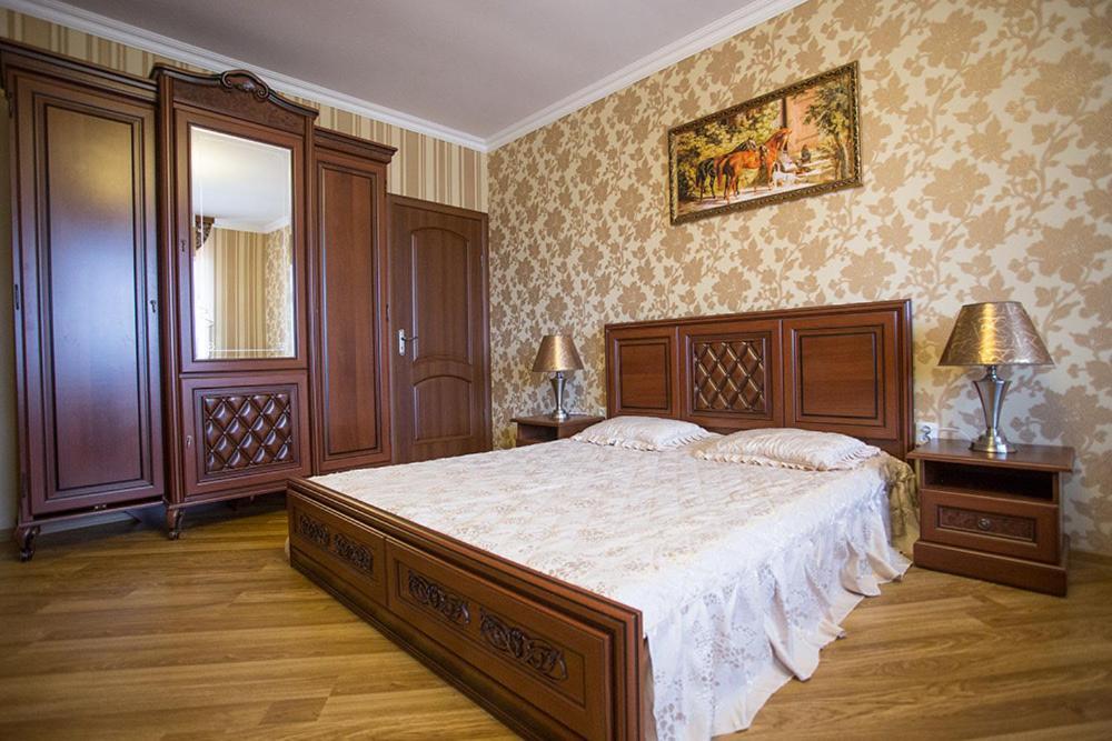 Goldenluxe Hotel Beregszász Kültér fotó